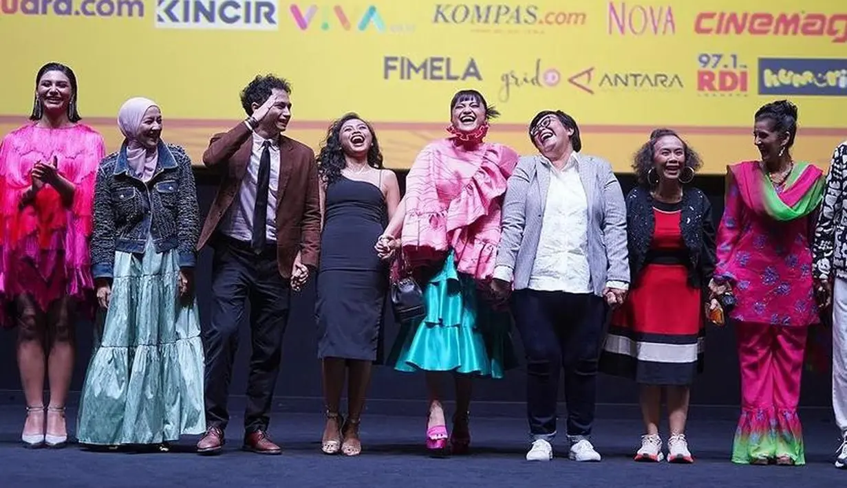 Serta gaya rambut yang dikuncir oleh MUA dan Hair Stylist archangela chelsea.