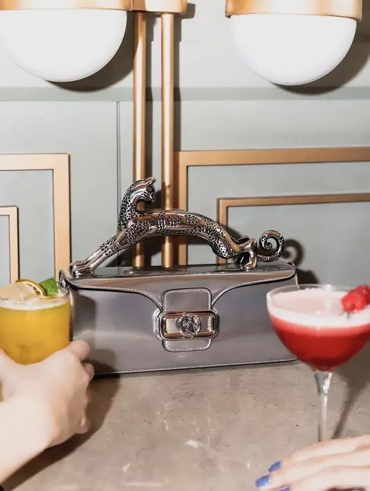 Rancangan ini mampu hadirkan kesan yang penuh pernyataan dalam gaya. [Foto: Instagram/ Lanvin]