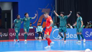 Ardiansyah Nur (8) melakukan selebrasi usai membobol gawang Vietnam dalam laga perempat final Piala Asia Futsal 2026 di Indonesia Arena, Jakarta, Selasa (3/2/2026) malam WIB. (Bola.com/Bagaskara Lazuardi)