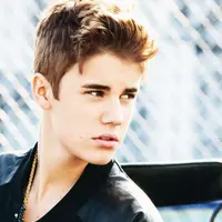 Justin Bieber (via tv.mtvema.com)