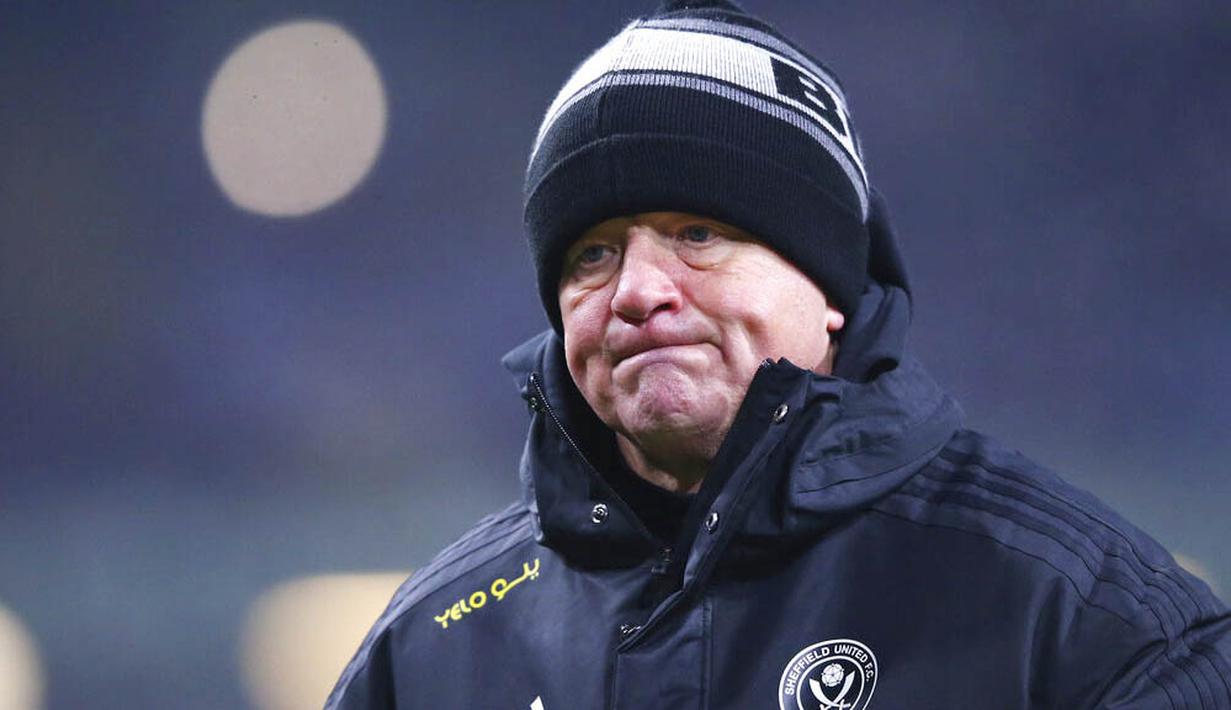 Pelatih Sheffield United, Chris Wilder, tampak lesu usai timnya ditaklukkan Burnley pada laga Liga Inggris di Stadion Turf Moor, Selasa (29/12/2020). Burnley menang dengan skor 1-0. (Alex Livesey/Pool via AP)