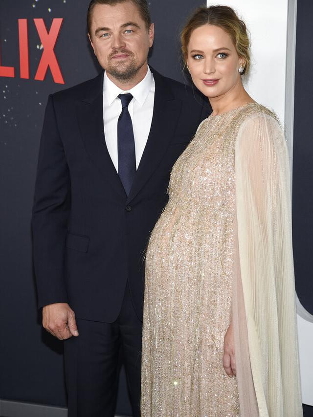 Leonardo DiCaprio dan Jennifer Lawrence. (Evan Agostini/Invision/AP)