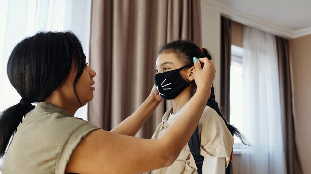 Waspada Bahaya Masker Kain Untuk Anak Di Bawah Usia 2 Tahun Bola Liputan6 Com