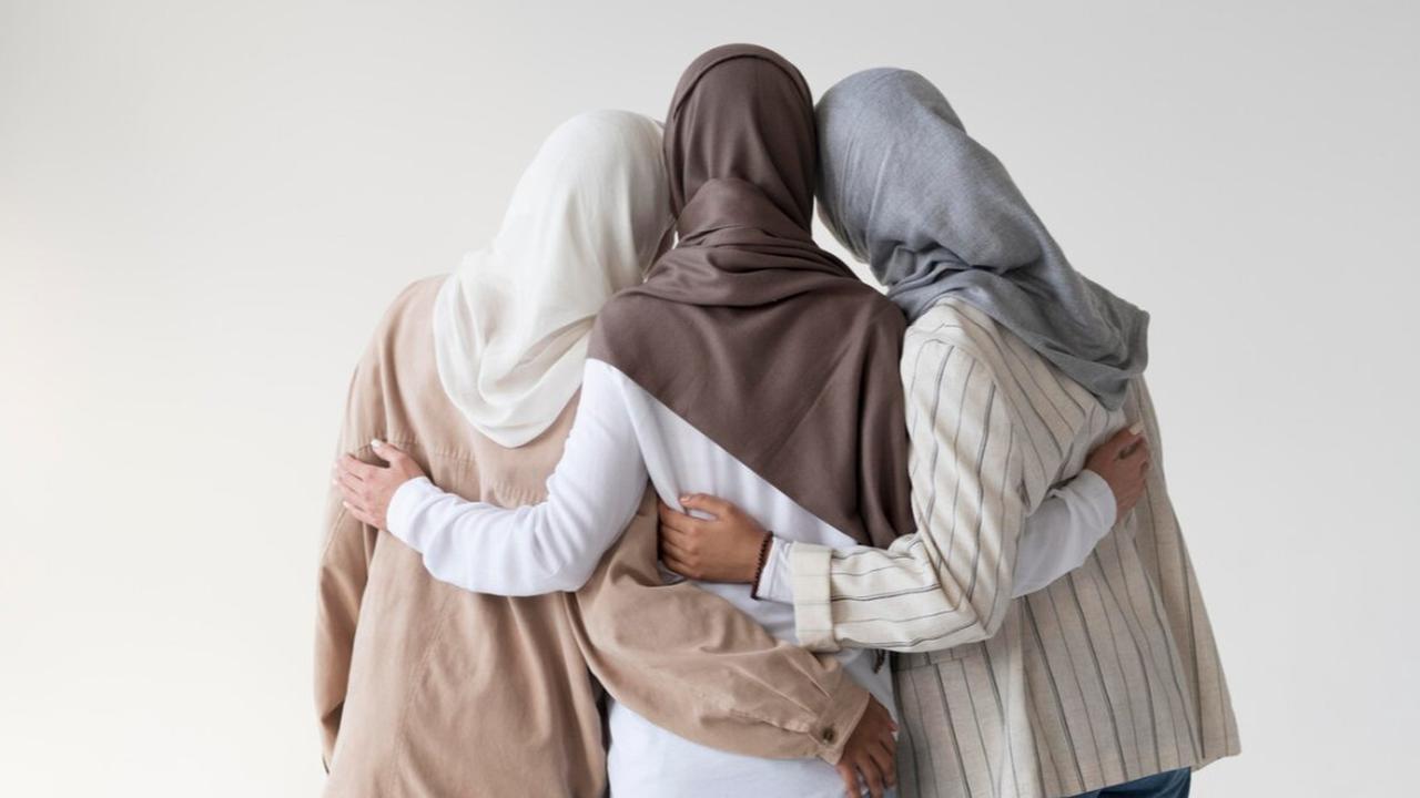 Rahasia Rambut Sehat dan Berkilau Meski Pakai Hijab, Lakukan Hal Sederhana Ini!