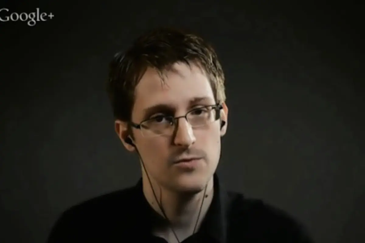 Snowden: Hindari Dropbox, Facebook dan Google