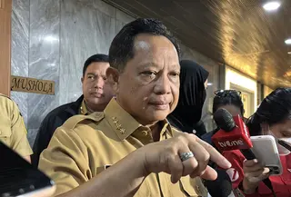 Mendagri Tito: Petugas Pemadam Tak Perlu Izin Saat Padamkan Karhutla