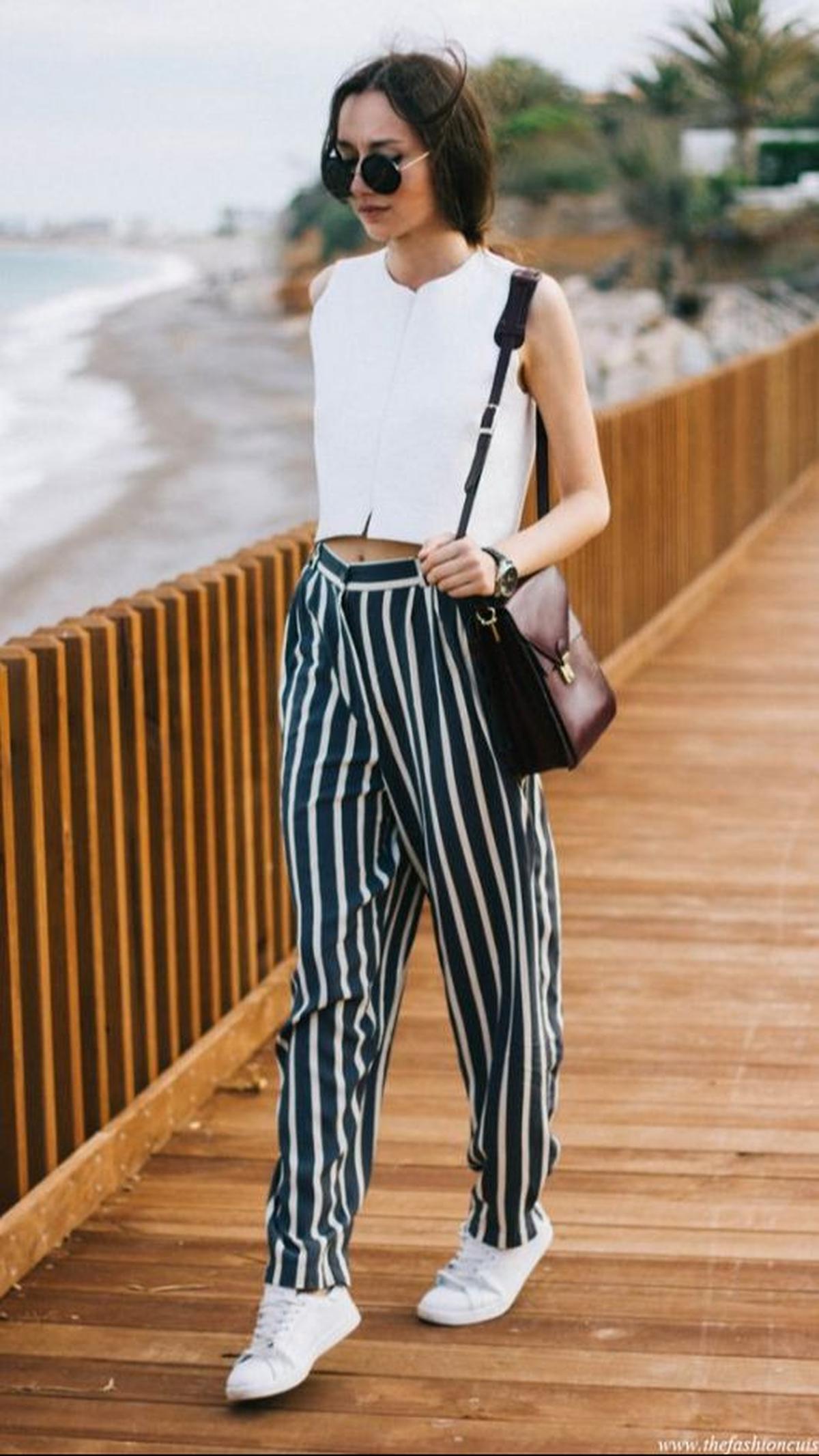 Stripped Pants, Celana Bergaris yang Membuat Tubuh Terkesan Tinggi