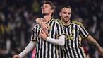 Sempat dikejutkan lewat gol kilat Salernitana pada menit pertama, Juventus mampu bangkit dan memukul balik sang tamu lewat kemenangan telak 6-1 pada babak 16 besar Coppa Italia 2023/2024 di Juventus Stadium, Turin, Jumat (5/1/2024) dini hari WIB. Keenam gol Juventus dicetak oleh lima pemain berbeda ditambah satu gol hasil bunuh diri pemain Salernitana. Dengan hasil ini Juventus memastikan lolos ke babak perempatfinal untuk menghadapi Frosinone. (dpa via AP Photo/Marco Alpozzi)