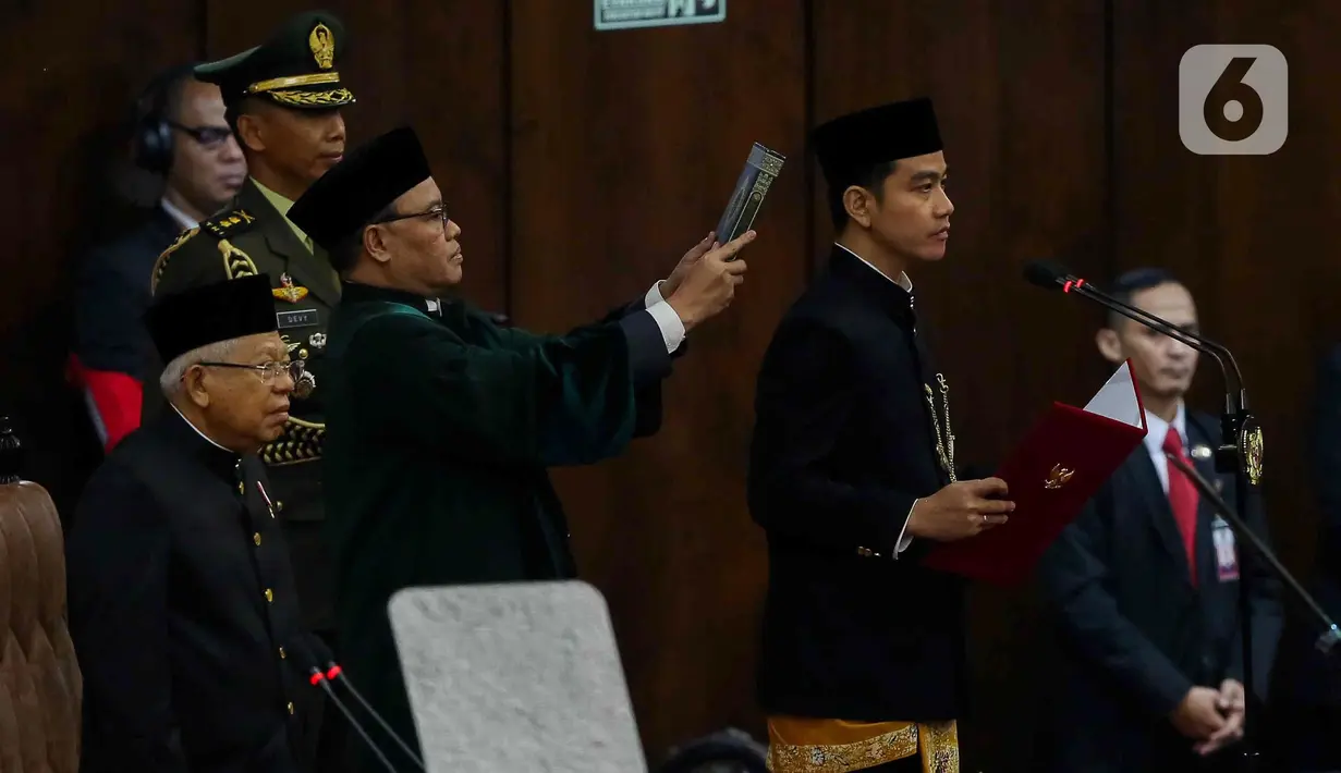 Prabowo Subianto dan Gibran Rakabuming Raka resmi menjabat sebagai Presiden dan Wakil Presiden periode 2024-2029. (Liputan6.com/Herman Zakharia)