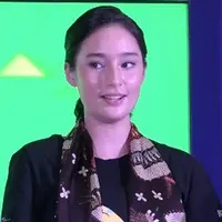 Tatjana Saphira ikut menari di acara Indonesia Menari 2016. Ia mengaku dirinya sudah menyukai dunia seni tari sejak kecil.