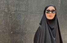 Potret Cantik Menawan Paula Verhoeven Tampil dengan Gaya Syar'i, Pakai Abaya Hitam dan Sandal Hermes Sambil Tenteng Tas Mewah