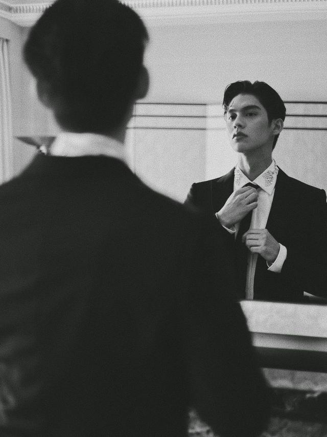 Potret Charming Bright Vachirawit