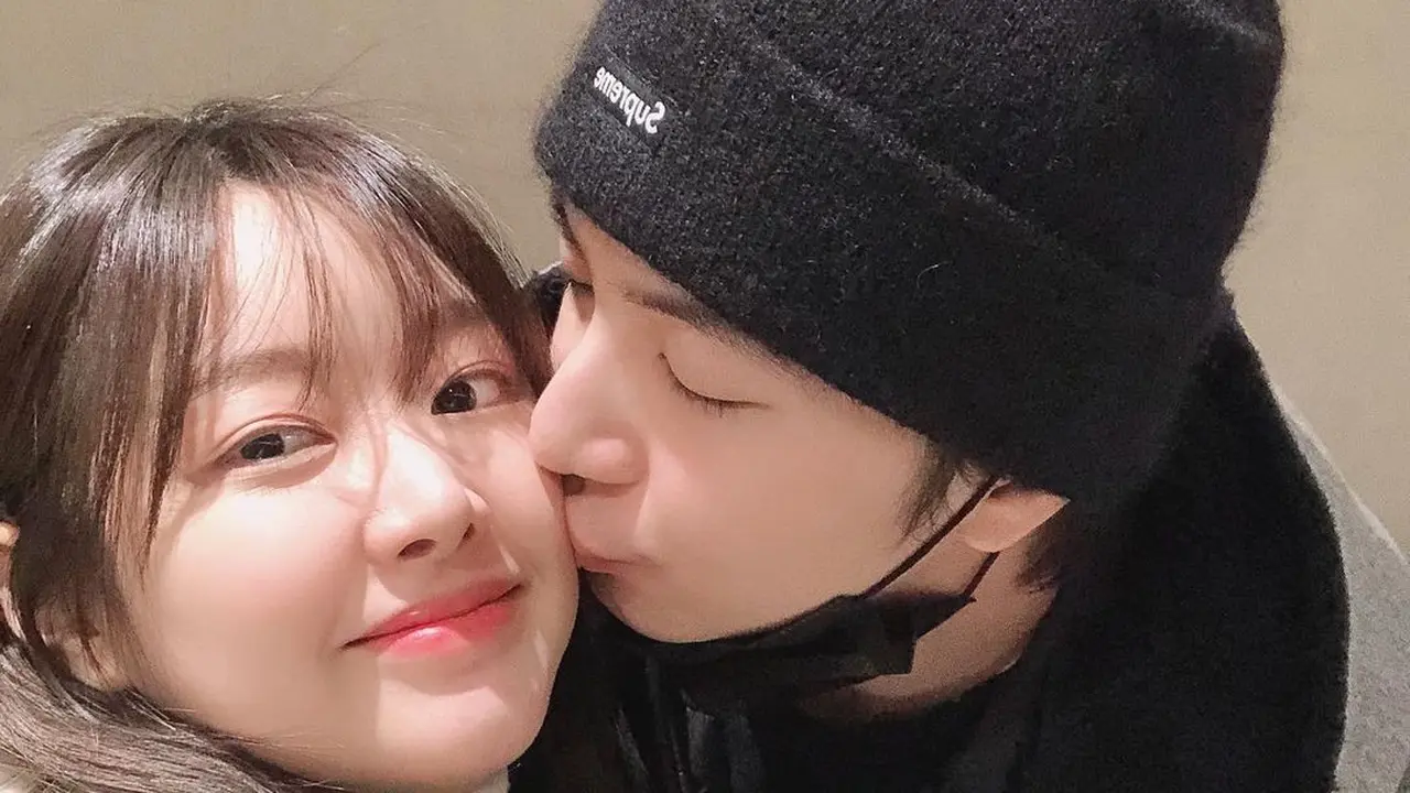 Mimi Gugudan dan Thunder MBLAQ umumkan pacaran. (Foto: Instagram/mimi01o1)