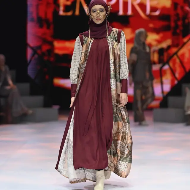 Adu Gaya Baju Lebaran, Tampil Bold ala Zaskia Sungkar Versus Feminin ala Shireen Sungkar