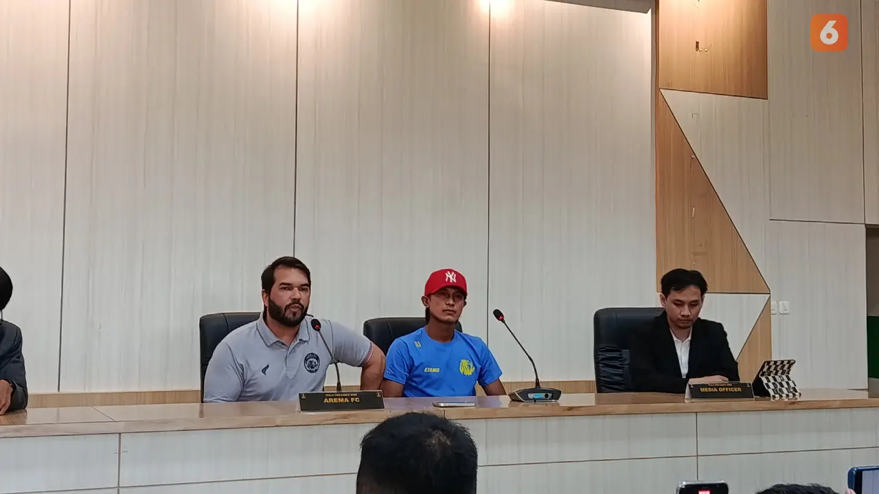 Asisten Pelatih Arema FC, Andre Caldas dan Johan Ahmad Afarizi