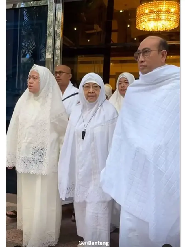 7 Potret Megawati Soekarnoputri dan Puan Maharani Umrah, Doakan Bangsa Indonesia