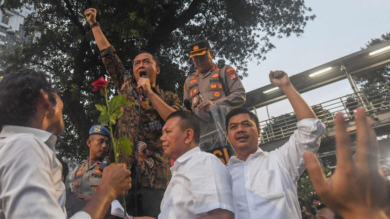 Lantunan Darah Juang Tutup Demo Indonesia Gelap, Ini 9 Tuntutan Massa yang Ditandatangani Mensesneg