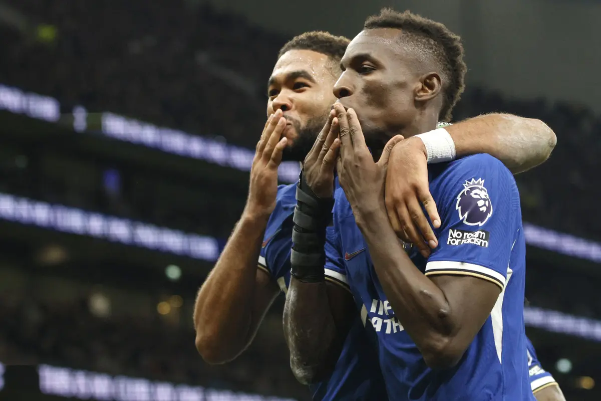 Foto: Dua Kartu Merah dan Lima Gol Dianulir VAR saat Hadapi Chelsea, Jadi Bumbu Kekalahan Pertama Tottenham di Liga Inggris Musim Ini