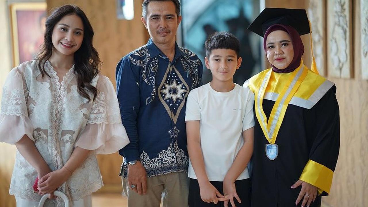 7 Potret Mbak Lala Akhirnya Wisuda S1, Didampingi Nagita Slavina hingga Rafathar - Lulus dengan IPK 3,57