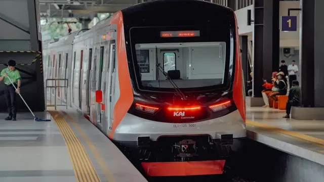 11 rangkaian KRL baru impor dari China mulai diopersikan oleh PT Kereta Commuter Indonesia (KAI Commuter). (Dok PT KAI)