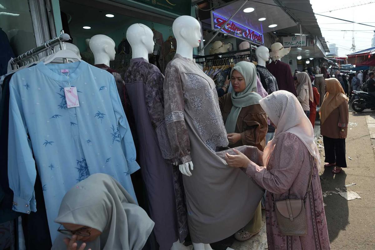 FOTO; Pasar Tasik Cideng ,  Alternatif Berburu Busana Muslim Menjelang Lebaran