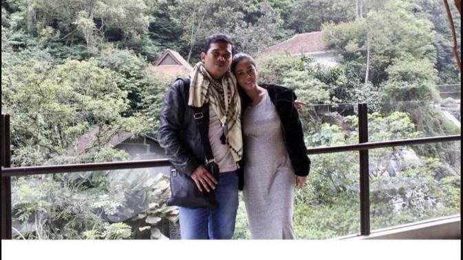 Saphira Indah berwisata bersama suami pada awal tahun 2019. (dok. Instagram @saphira_indah/https://www.instagram.com/p/BsKlac0hlAo/Dinny Mutiah)