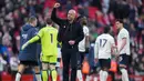 Skuad asuhan Arne Slot menempati posisi kelima dengan koleksi 48 poin, atau terpaut tiga poin dari Chelsea yang belum memankan laga pekan ke-28. (AP Photo/Jon Super)