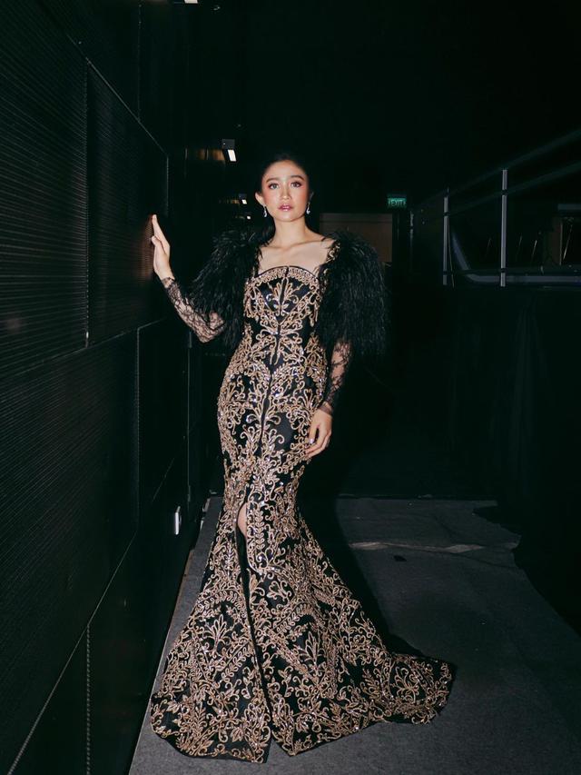 7 Potret Febby Rastanty Pakai Gaun Kebaya, Tampil Elegan