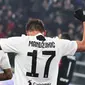 Striker Juventus, Mario Mandzukic, melakukan selebrasi usai mencetak gol ke gawang Inter Milan pada laga Serie A di Stadion Allianz, Turin, Jumat (7/12). Juventus menang 1-0 atas Inter Milan. (AP/Andrea Di Marco)