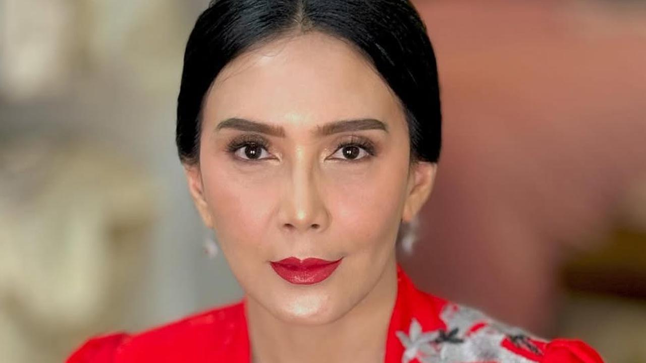 7 Potret Cantik Awet Muda Rieke Diah Pitaloka yang Sebentar Lagi Ulang Tahun ke-51, Akui Sedang Didekati Pria