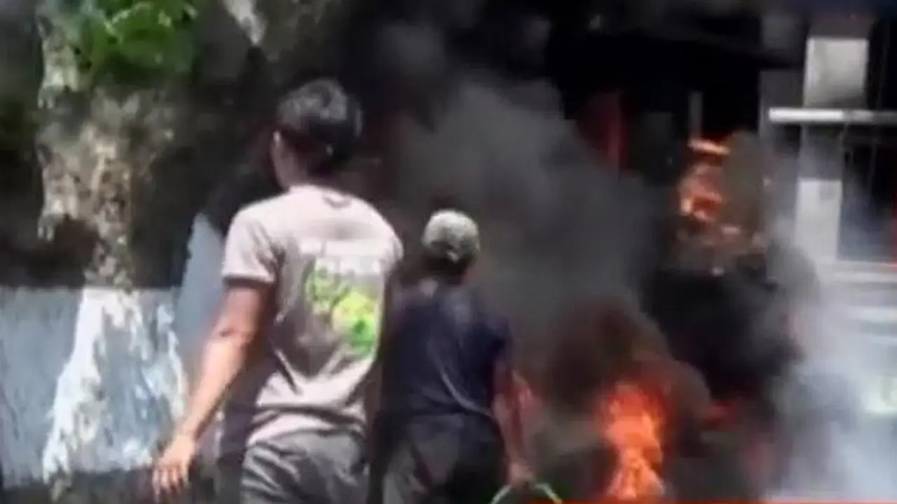 Pabrik Getah Pinus Terbakar