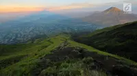 Legenda Urban: Penampakan Petapa Gaib di Lereng Gunung Sumbing