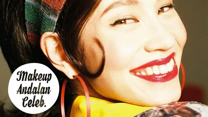 [Bintang] Makeup Andalan Seleb: Tampil Retro, Kiko Mizuhara Pamer Sisi Eccentric Lewat Dandanan Flirty