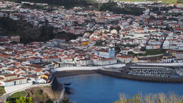 Ilustrasi Angra do Heroísmo, Portugal
