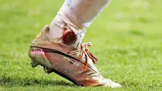 Megabintang Lionel Messi tampil heroik saat membawa Argentina menaklukkan Kolombia pada laga semifinal Copa America 2021. Meski dalam kondisi kaki berdarah ia tetap berjuang dan bermain penuh. (Foto:AFP/Silvio Avila)