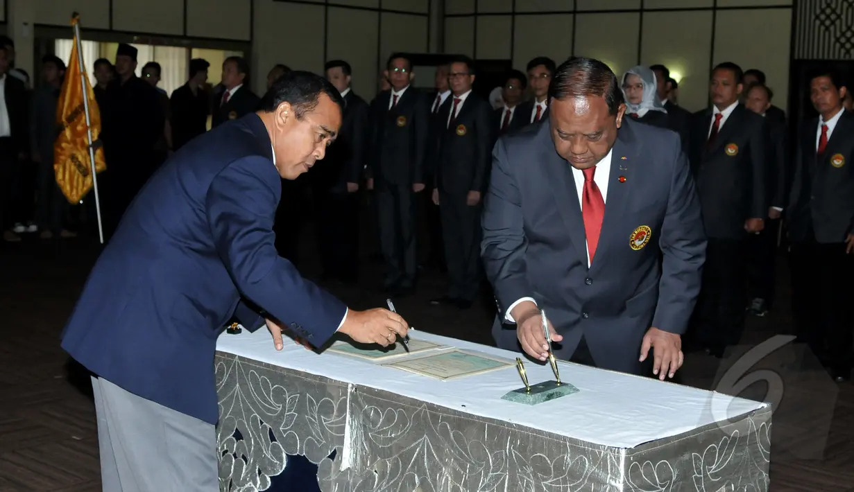 Suasana pelantikan pengurus baru PB Taekwondo Indonesia periode 2015-2019 yang diketuai oleh Letjen TNI (Purn) Marciano Norman di Wisma Serbaguna, SGBK, Jakarta, Senin (27/4/2015). (Liputan6.com/JohanTallo)