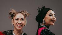 Bunga Citra Lestari alias BCL dengan penyanyi Malaysia Yuna. (Dok. IST)
