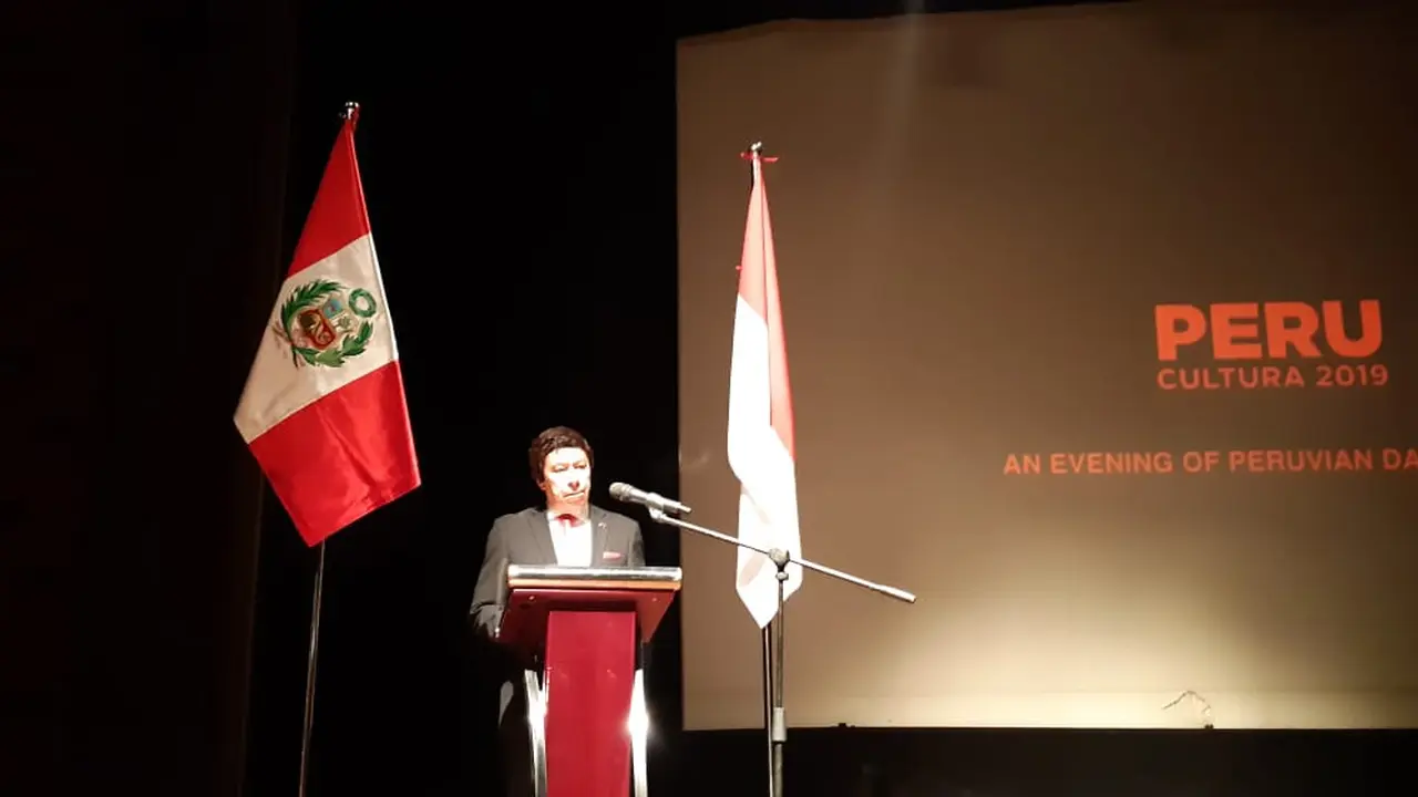 Duta Besar Peru untuk Indonesia, Julio Cardenas, berpidato pada Peru National Day dan Peru Cultura 2019 (Rizki Akbar Hasan / Liputan6.com)