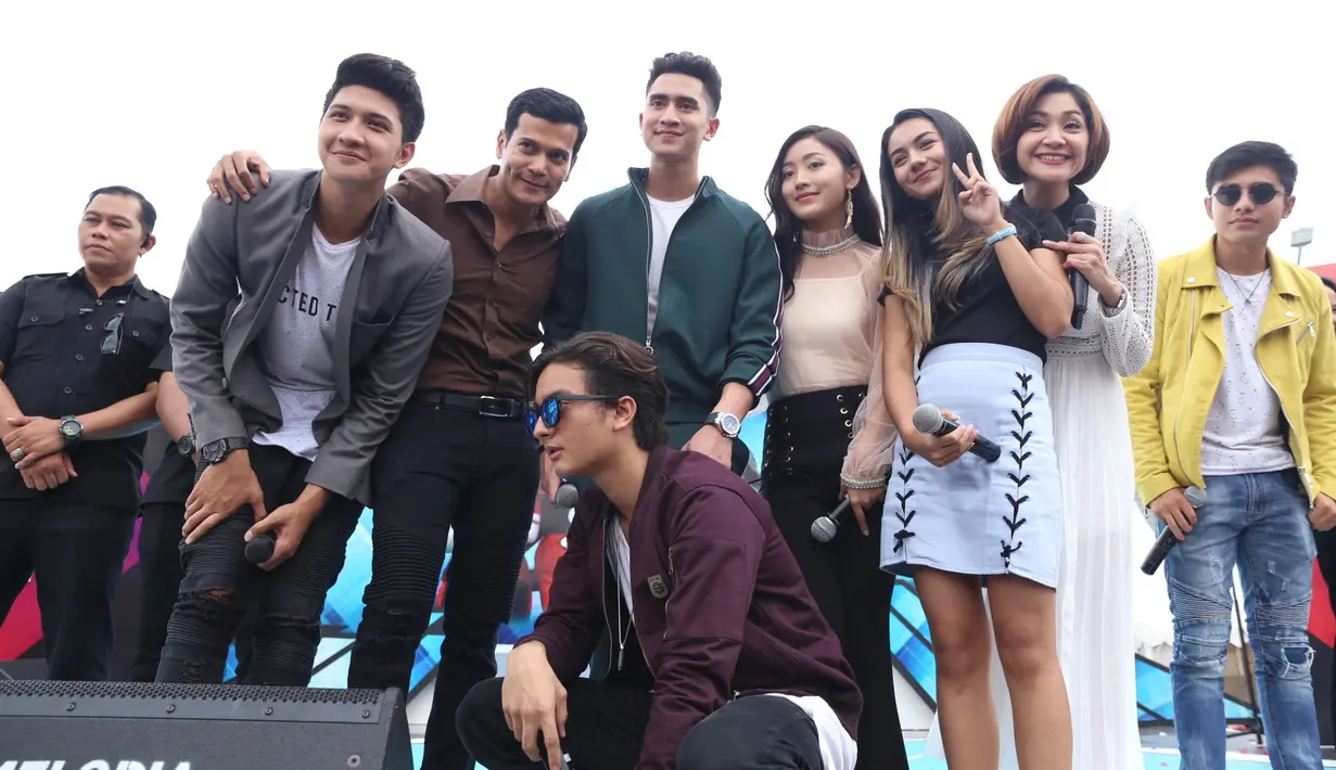 Ucapan terimakasih dan harapaon juga diberikan Bryan Domani dan kawan-kawan. "Terimakasih banyak sudah mendukung kami. Jangan lupa nonton, setiap hari di SCTV," tukas Bryan Domani. (Nurwahyunan/Bintang.com)