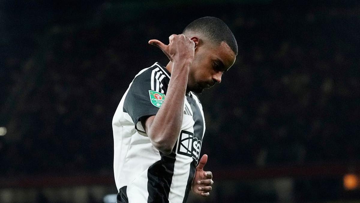 Masih Ngambek, Isak Tidak Diajak Pesta Skuad Newcastle dan Jalani Latihan Terpisah