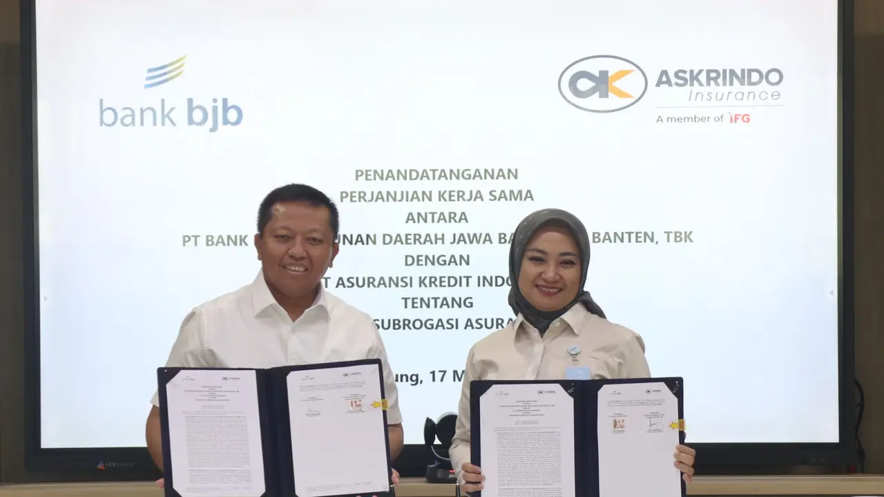 PT Asuransi Kredit Indonesia atau Askrindo melakukan penandatanganan kerjasama Penagihan Subrogasi Asuransi Kredit dengan PT Bank Pembangunan Daerah Jawa Barat dan Banten (BJB) Tbk pada Jumat (17/3/2023). (Foto dok. PT Asuransi Kredit Indonesia)