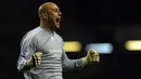 6. Pepe Reina (134 clean sheets) - Pepe Reina menjadi salah satu kiper yang sulit dibobol saat berseragam Liverpool. Selama berkarier di Premier League, Reina telah melakukan 134 kali clean sheets. (AFP/Paul Ellis)