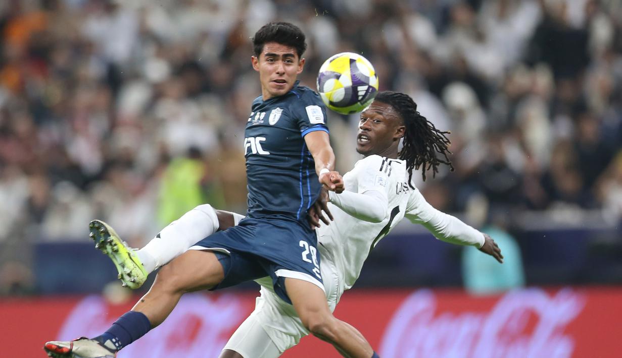 Real Madrid sukses menjuarai FIFA Intercontinental Cup 2024 usai mengalahkan Pachuca. Pertandingan digelar di Lusail Stadium, Kamis (19/12/2024) dini hari WIB. Los Blancos tampil dominan dengan kemenangan telak 3-0. (AP Photo/Hussein Sayed)