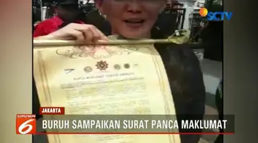 Menakertrans Hanif Dhakiri terima perwakilan buruh dari Konfederasi Rakyat Pekerja Indonesia (KRPI) menyampaikan surat panca maklumat berisi tuntutan buruh.