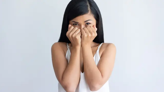 perempuan pemalu