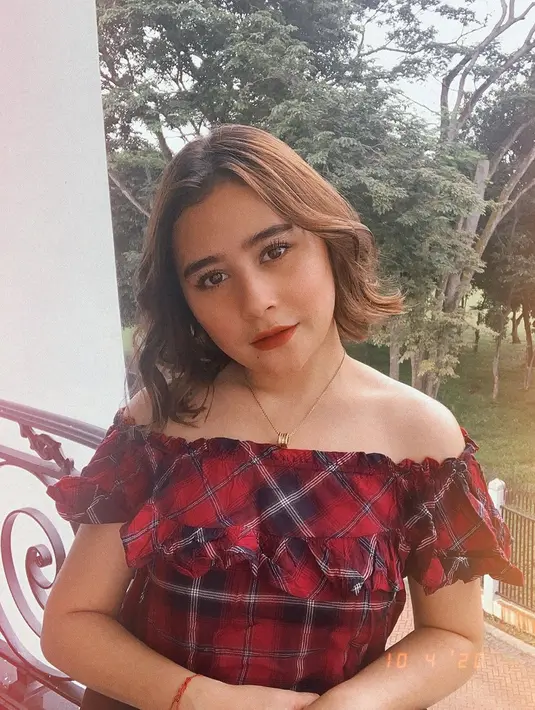 Prilly Latuconsina, di usianya yang masih muda sudah berhasil mencapai kesuksesan secara finansial. Namun urusan asmara, tidak demikian. Setelah putus dari Maxime Bouttier, Prilly memang belum terlihat memiliki kekasih lagi. (Instagram/prillylatuconsina96)