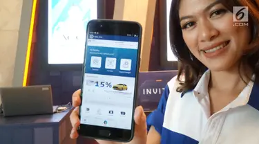 Model menunjukkan aplikasi mobile ACC.ONE saat peluncuran di Jakarta, Jumat,(8/2). Astra Credit Companies (ACC) meluncurkan aplikasi mobile ACC.ONE dengan konsep one stop shopping yang memberikan kemudahan bagi pelanggan. (Liputan6.com/HO/Eko)