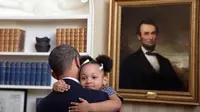 Potret Kedekatan Obama dengan Anak-anak yang Menyentuh Hati