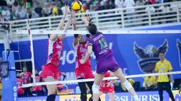 JPE langsung tancap gas. Sejak awal set, mereka tampil impresif dan terus mendikte permainan. (Dok. PBVSI)