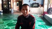 Muhammad Galang Saputra (17), pelajar Madrasah Aaliyah (MA) Nurul Amal Pancasila di Pemulutan Ilir Ogan Ilir Sumsel, saat menjelaskan insiden tali tiang bendera tersangkut ketika upacara HUT ke-79 RI di lapangan Kantor Camat Pemulutan Ogan Ilir Sumsel (Liputan6.com / Nefri Inge)